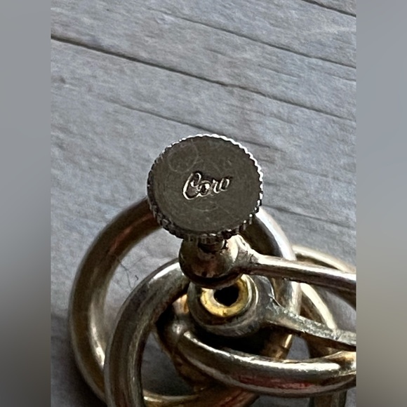 *RARE FIND* Signed Coro Silver Tone Love Knot Screw Back Earring with Bl… - Picture 5 of 8